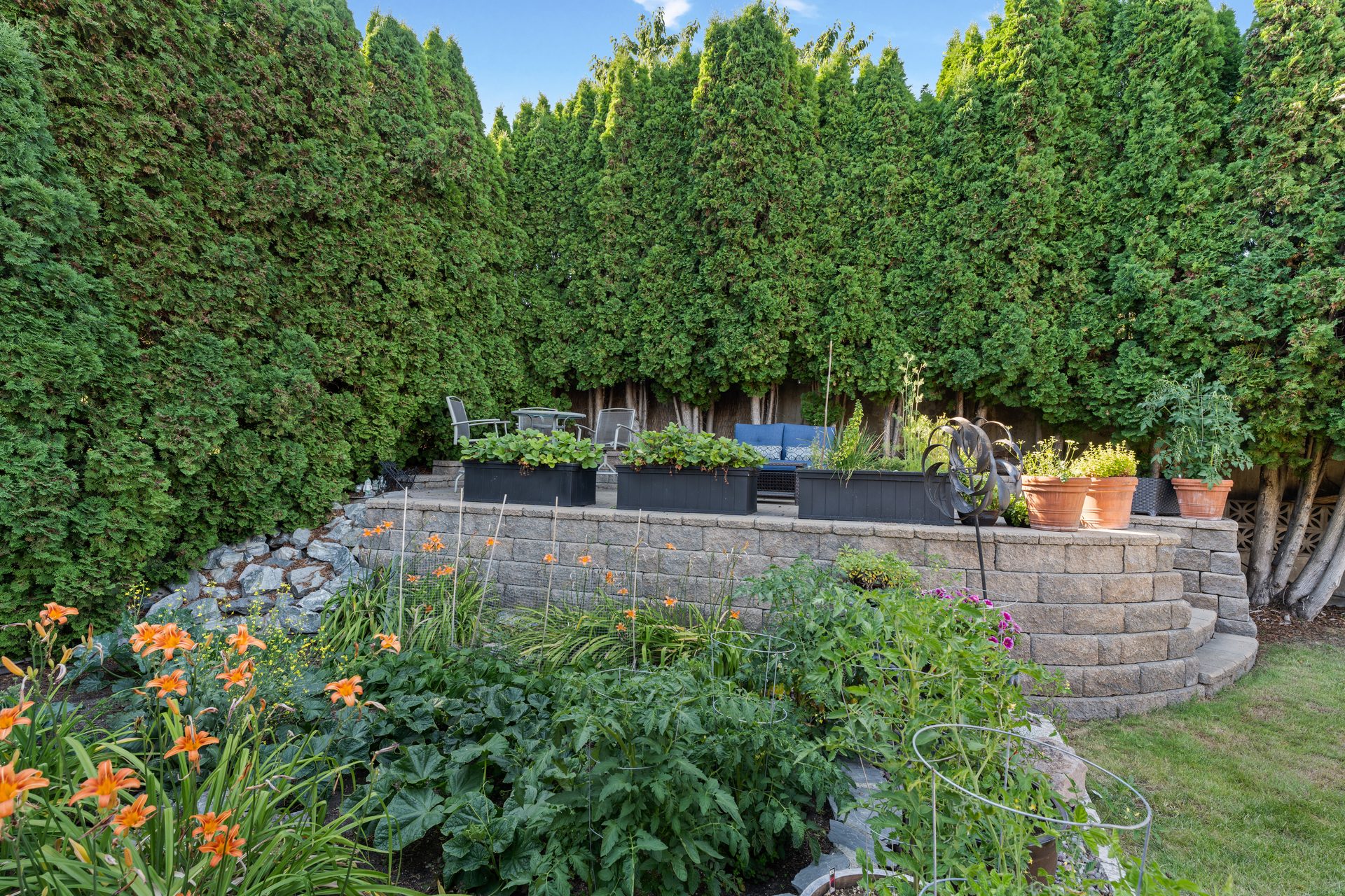 Private heated pool with lounge chairs, outdoor bar, BBQ and patio dining — lake glimpse in background